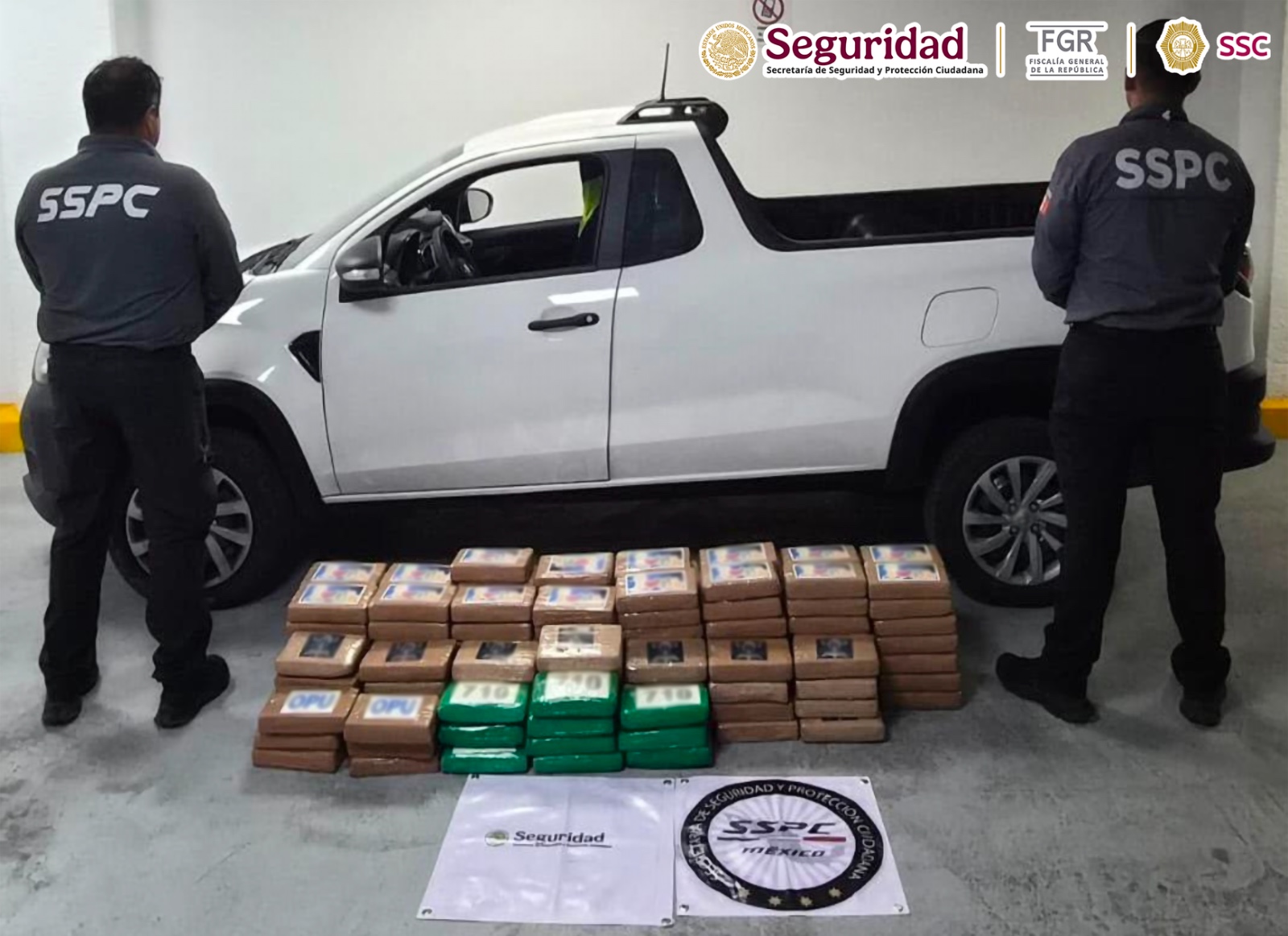 En CDMX, detienen a un hombre que transportaba 217 kilos de cocaína ocultos en el compartimento de un vehículo